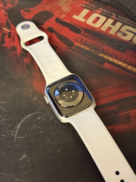 Apple Watch 8 45mm Silver Aluminium White