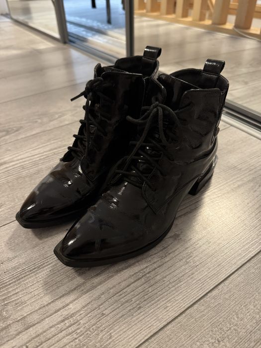 Продам ботінки лакові