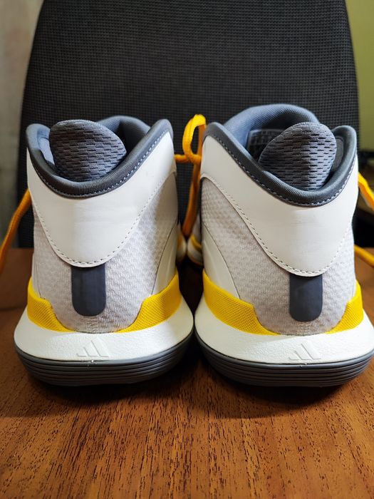 Баскетбольні кросівки Adidas bounce legends low. 44 розміру