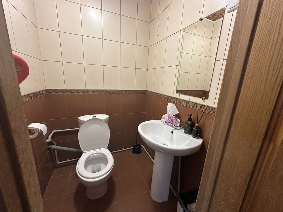 Продам комерческое помещение О. поля 59