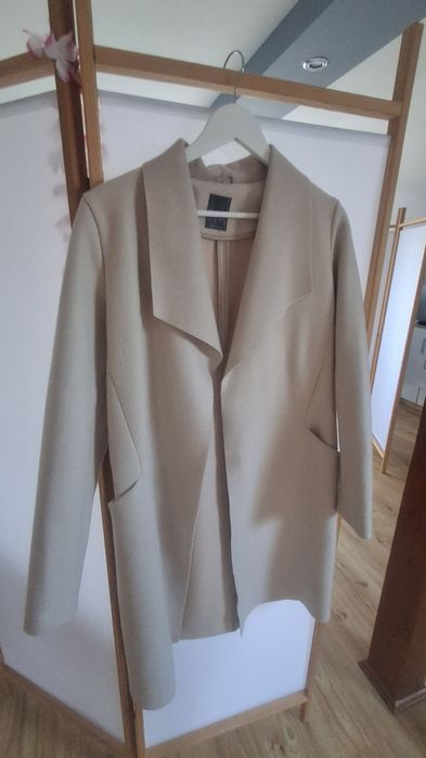 Płaszcz damski beżowy