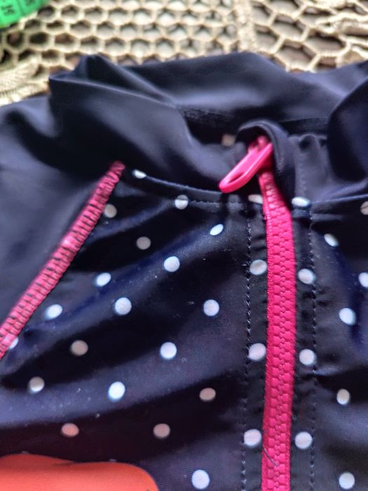 Dziewczęcy, jednoczęściowy kostium kąpielowy z długimi rękawami UV 60