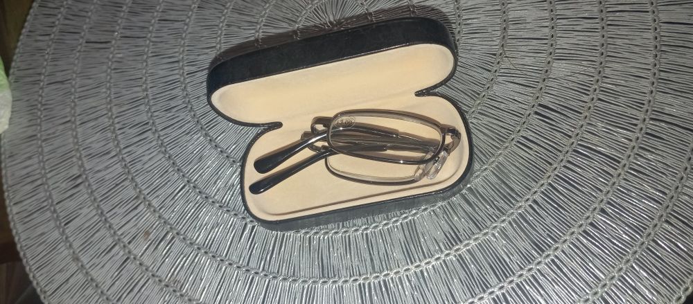 Kieszonkowe okulary do czytania +3.00