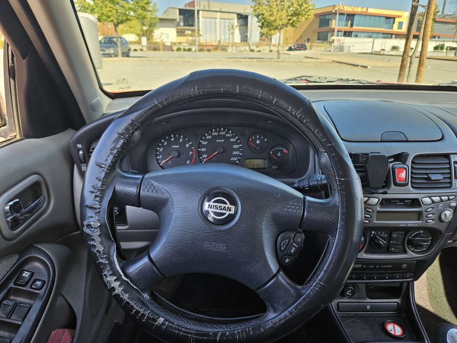 Nissan Almera (Leia a descrição)