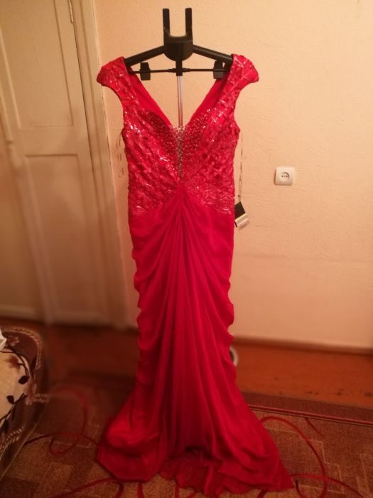 Шикарное красное Платье