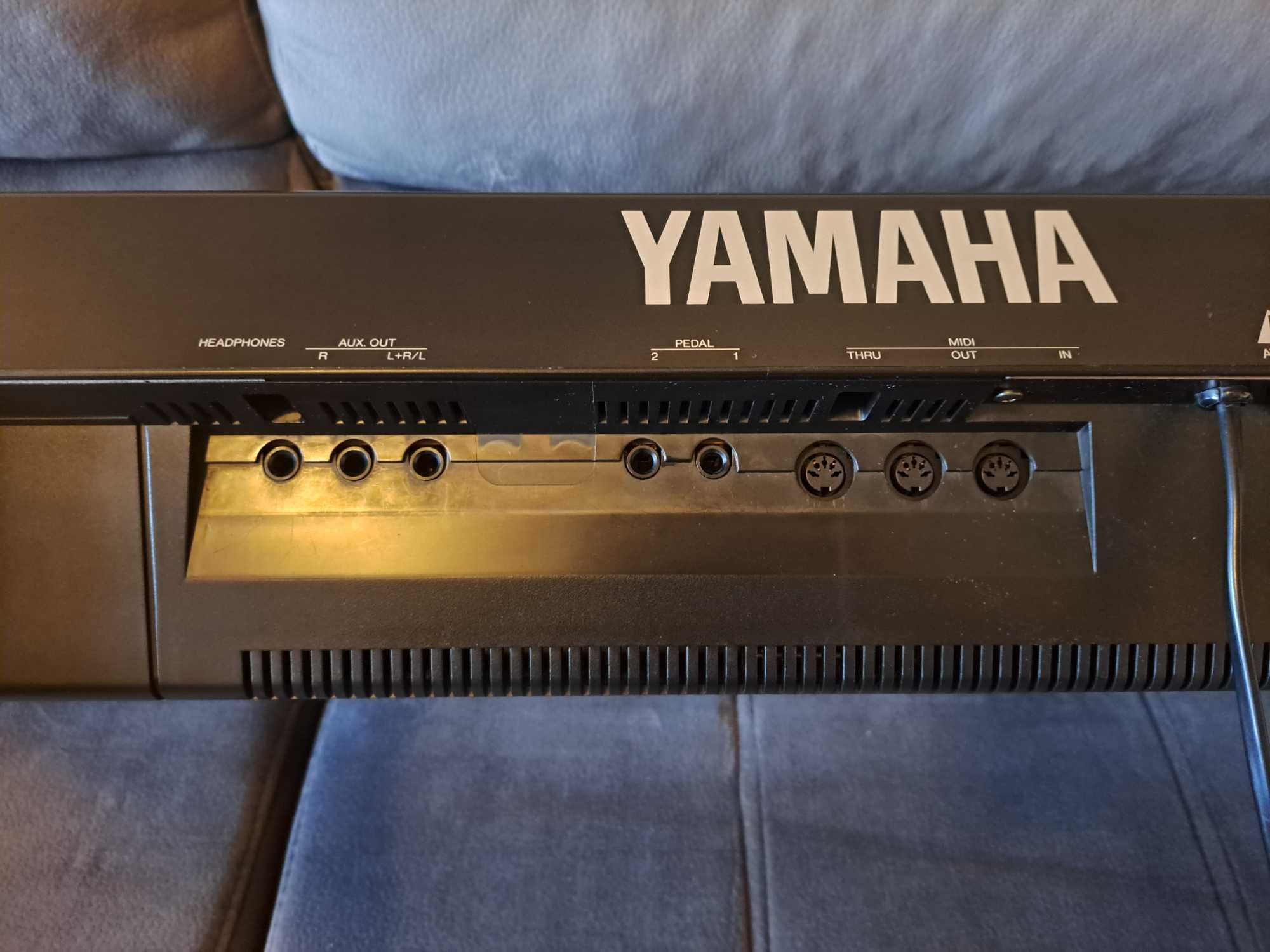 Yamaha PSR-1700 c/avarias