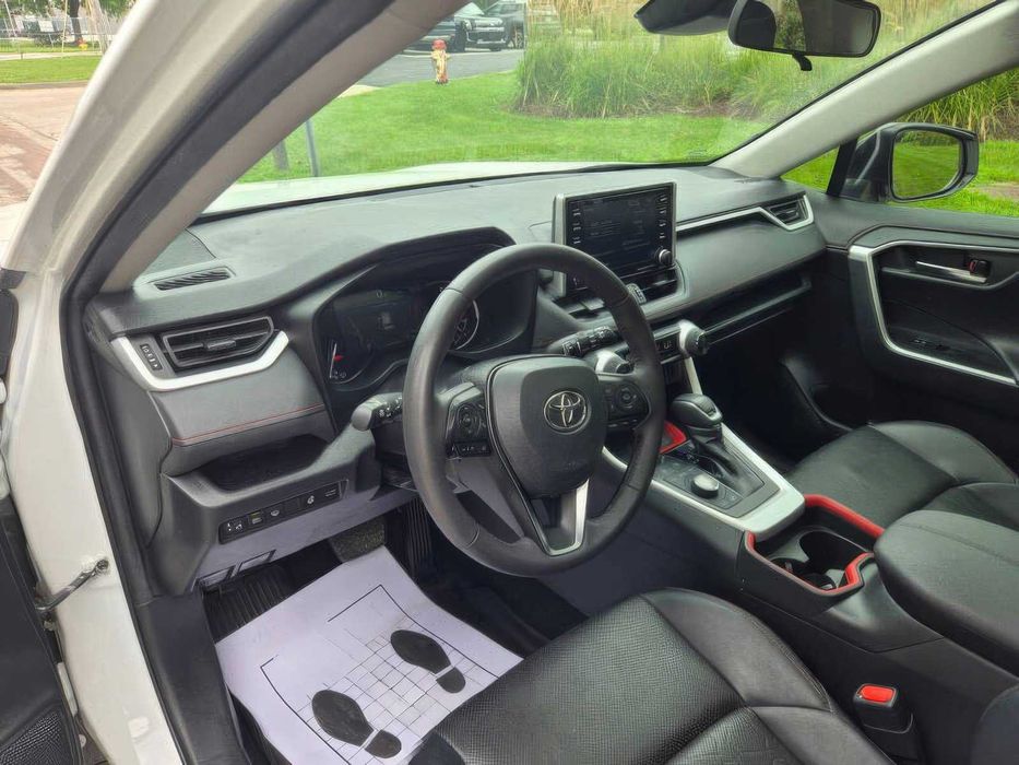 Toyota RAV4      2021