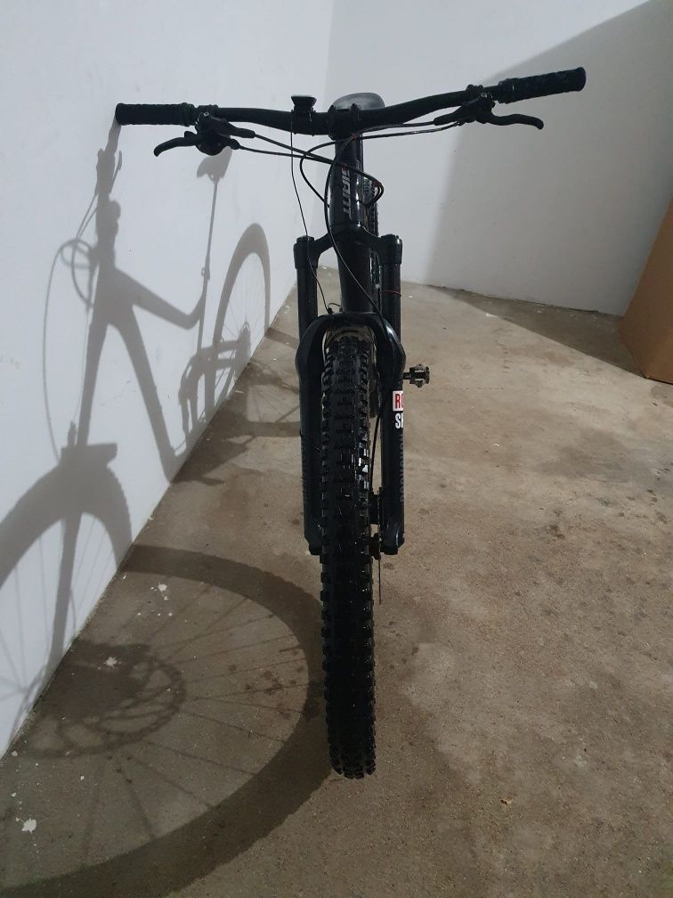 Bicicleta enduro giant 29