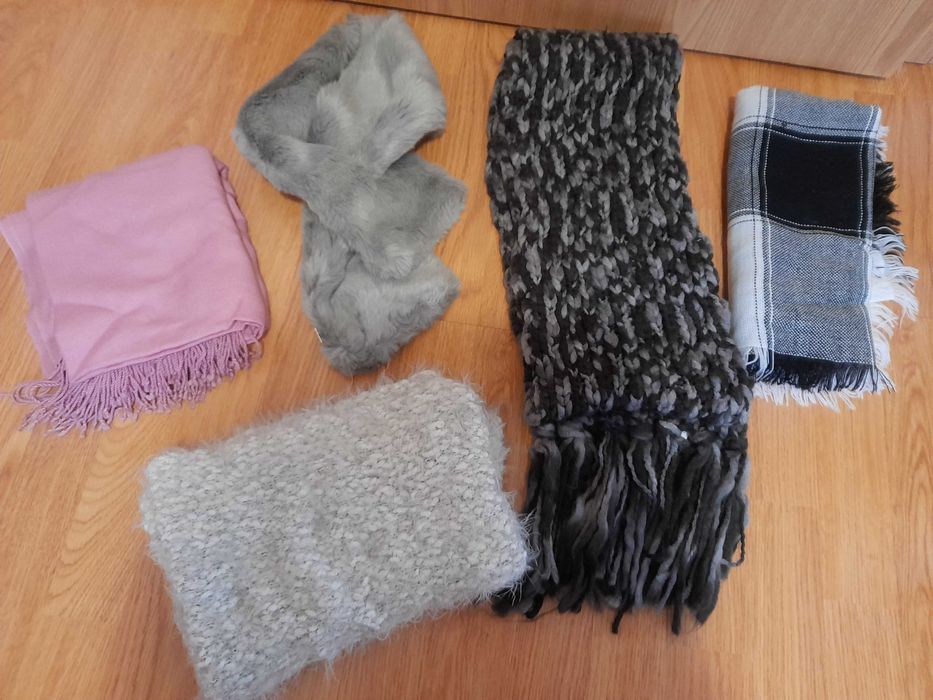 Vários cachecóis luvas senhora