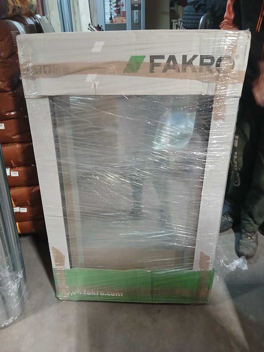 Okno Fakro FTP-V u4 78x118 + kołnierz EHV-AT 78X118