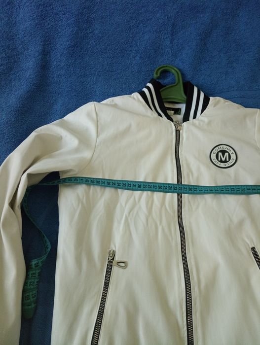 Бомбер білий 164 р. Стан відмінний