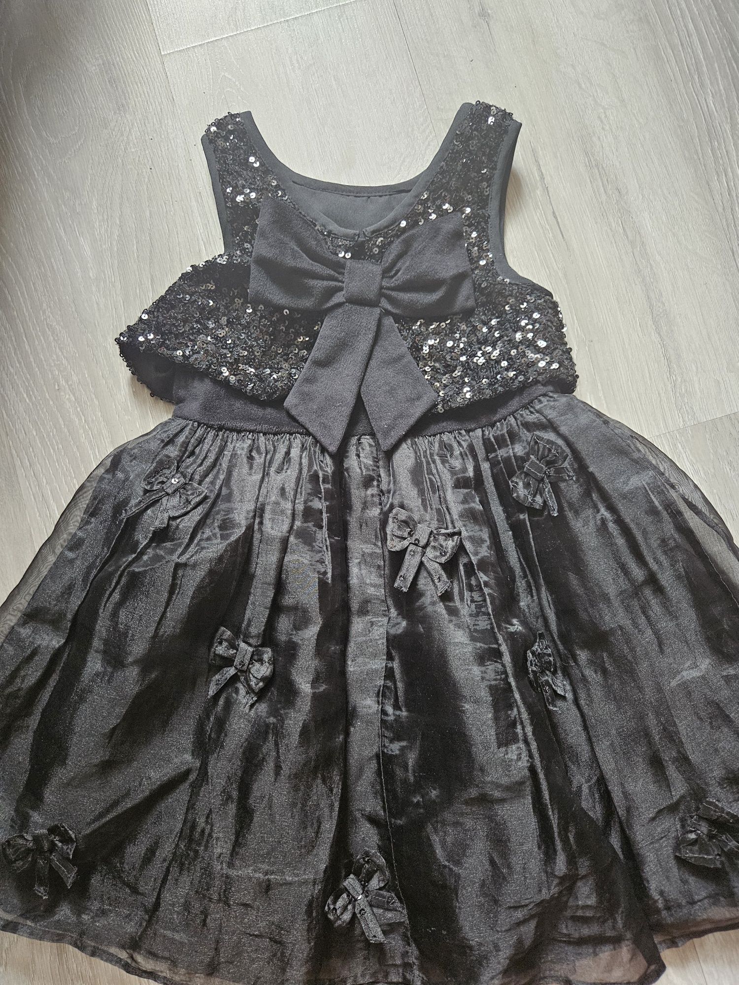 Sukienka czarna tiulowa , cekinowa , świecąca Next 110