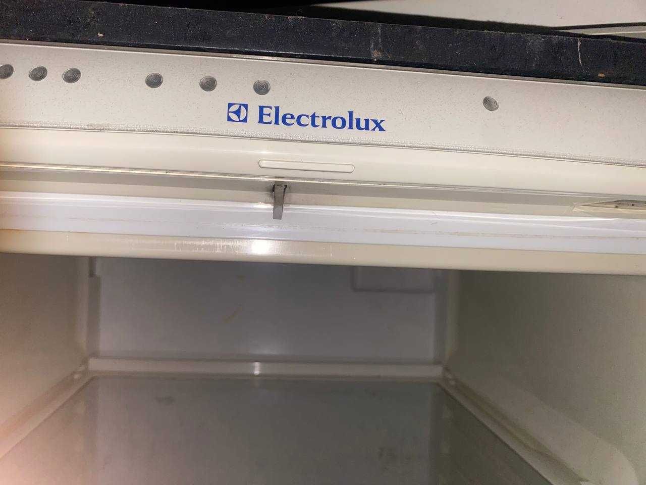 Холодильник Electrolux