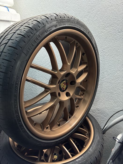 Jantes Porsche Cayenne 22x130 com pneus Pirelli