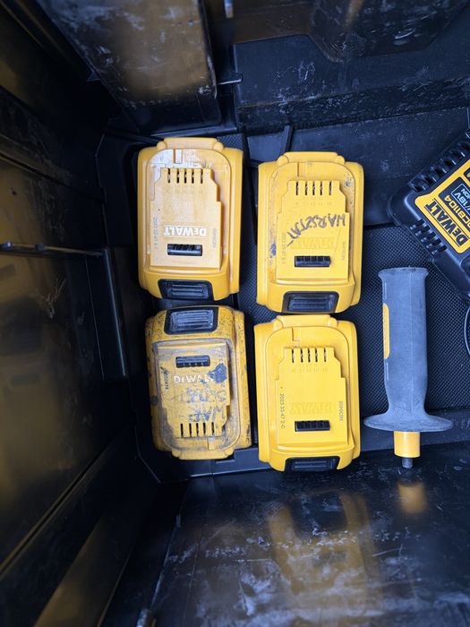 Zestaw elektronarzędzi DEWALT DCK2020P2T