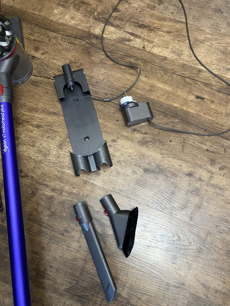 Пылесос аккумуляторный Dyson V7 motorhead plus