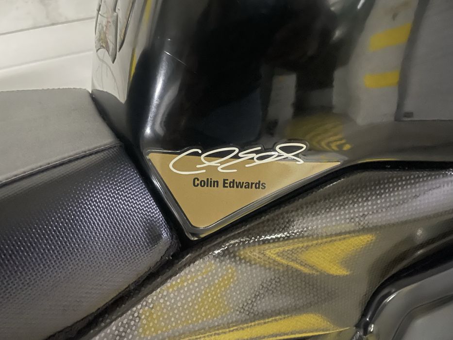 Aprilia RSV 1000 Factory