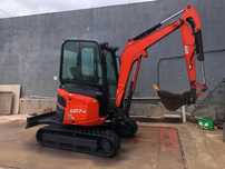 Mini escavadora giratória Kubota 2.7 ton para alugar