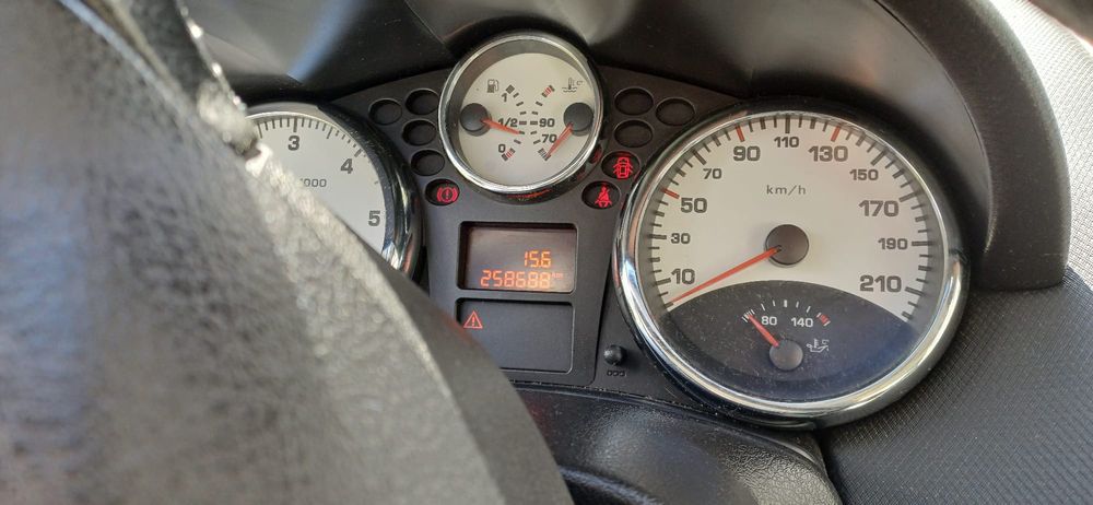 Vendo Peugeot 207 1.6 HDI Sport impecável