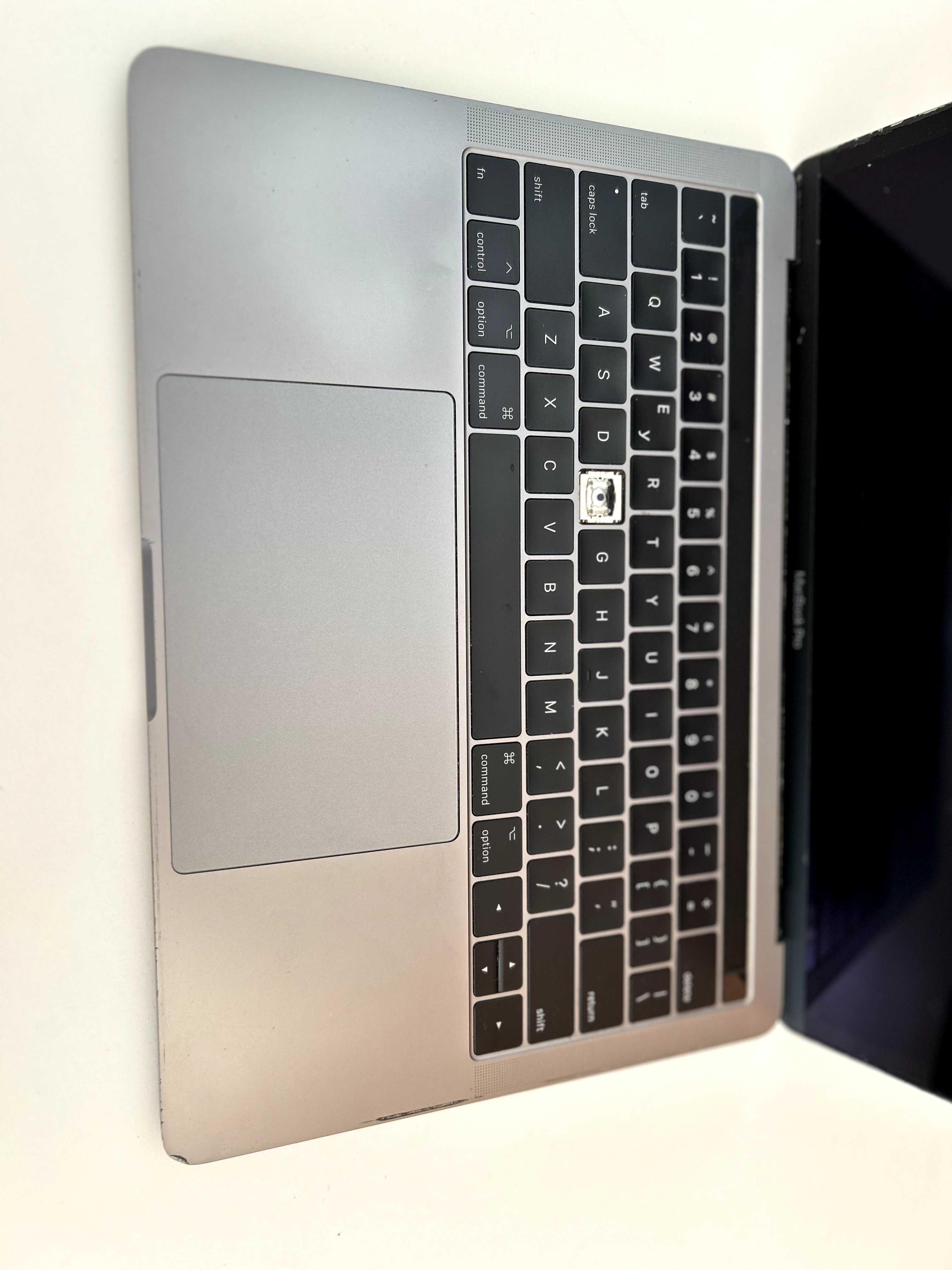 MacBook Pro 2017 (13-inch,Intel Core i5,8 GB RAM,512)