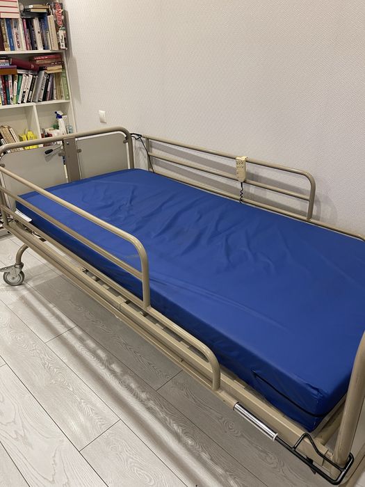 Кровать для лежачіх людей