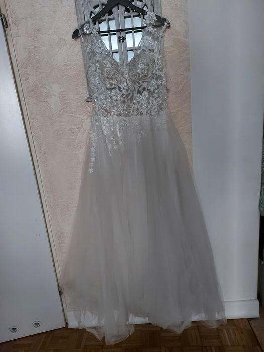 Suknia ślubna wraz z welonem