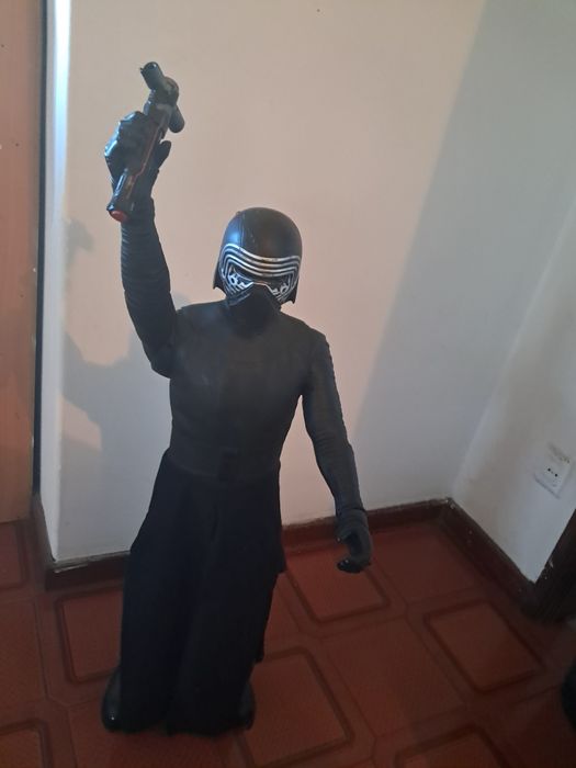 Figura da saga Star Wars com 75cm ,rara.