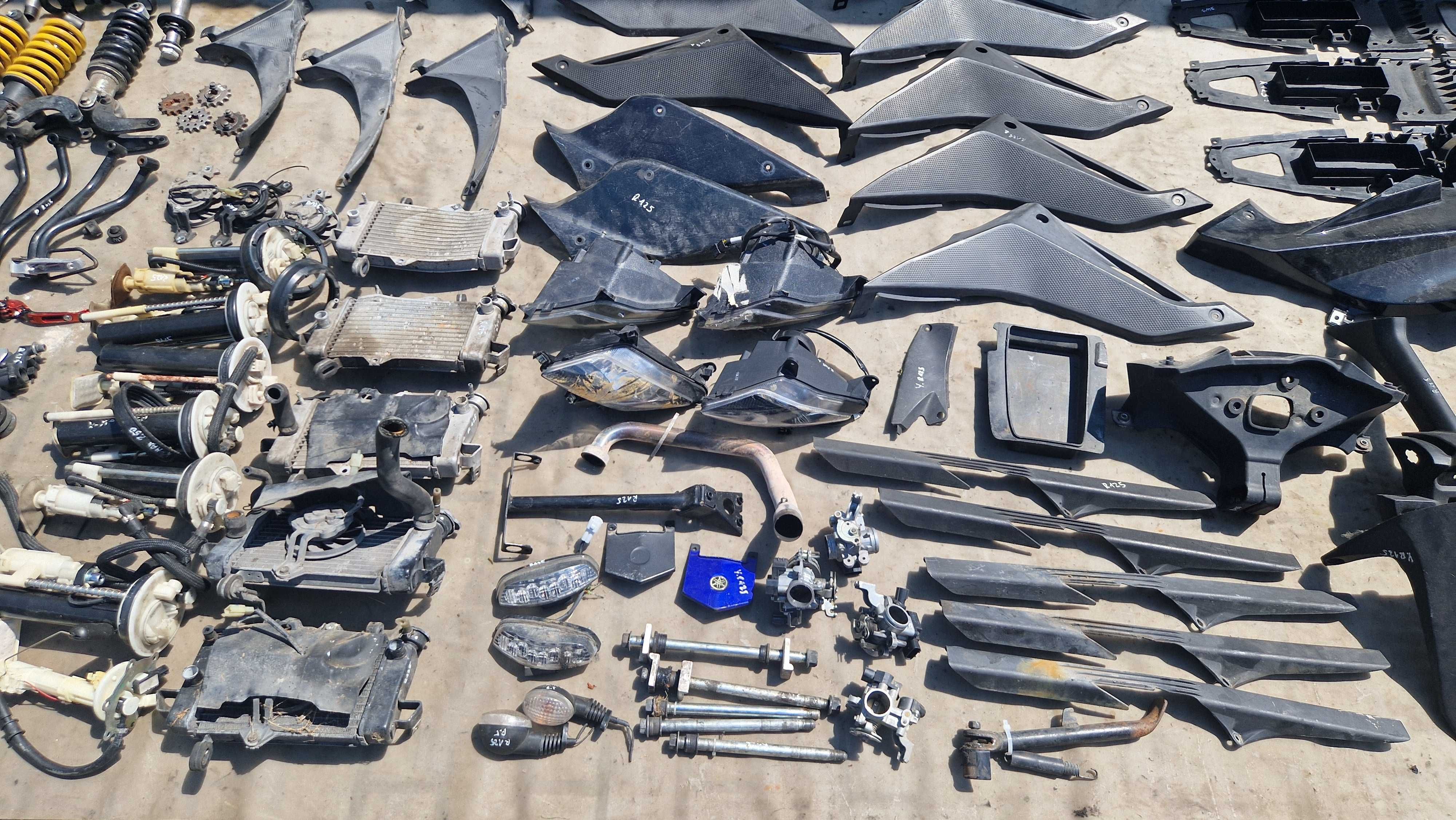 Yamaha YZF R125 zestaw stacyjka korek zamek kluczyk przekaźnik zacisk