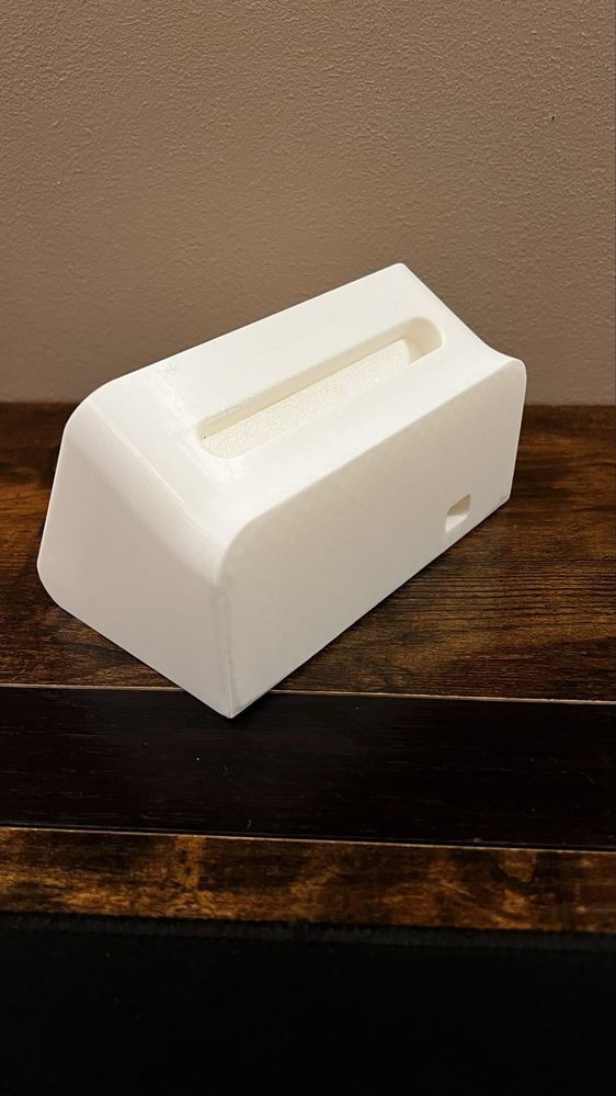 Podstawka do iPhone 13 Pro (z założonym etui) pod MagSafe