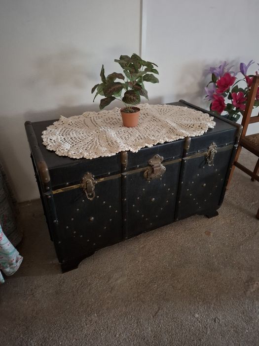 Baú antigo em ótimas condições