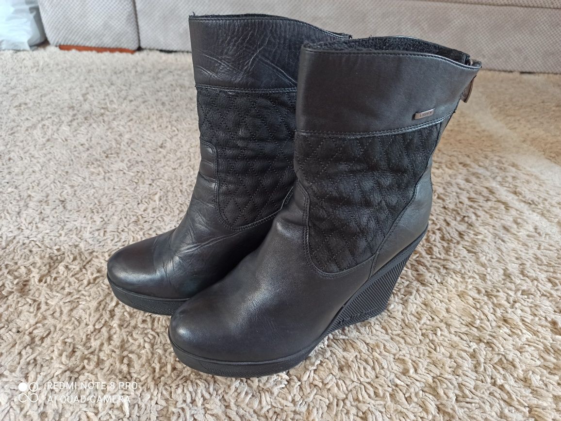 Skórzane buty botki na koturnie CCC Lasocki r 39