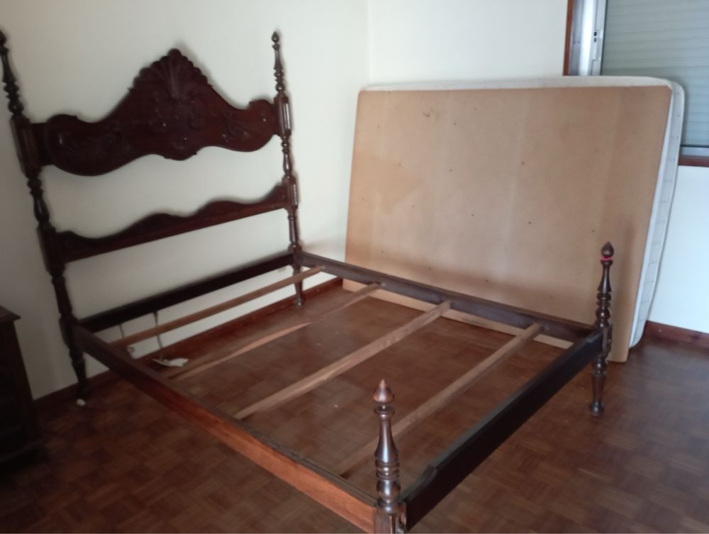 Mobília de quarto completa em madeira maciça