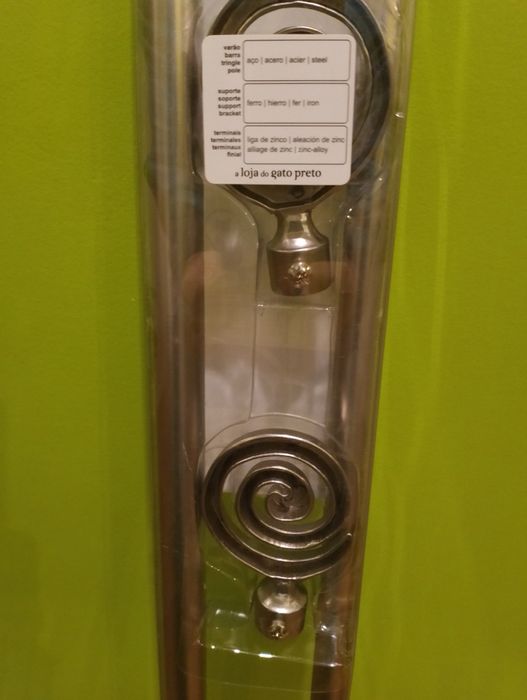 Varão em metal para cortinados