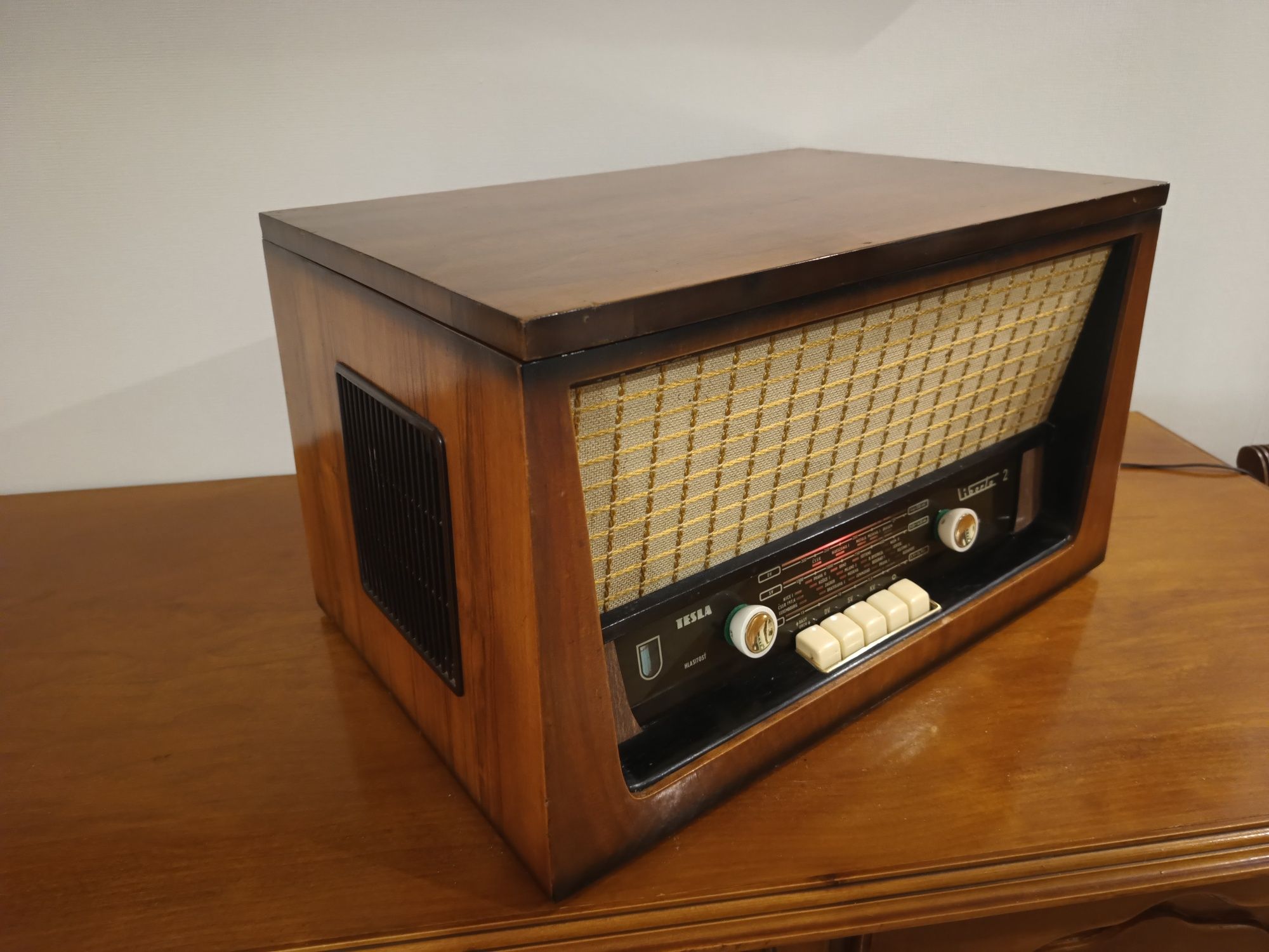 Stare sprawne radio z gramofonem