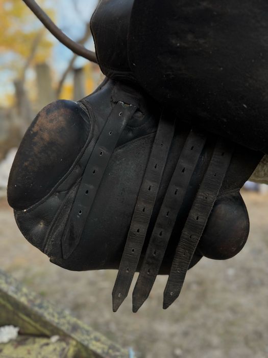 Сідло на коня Седло на лошадь