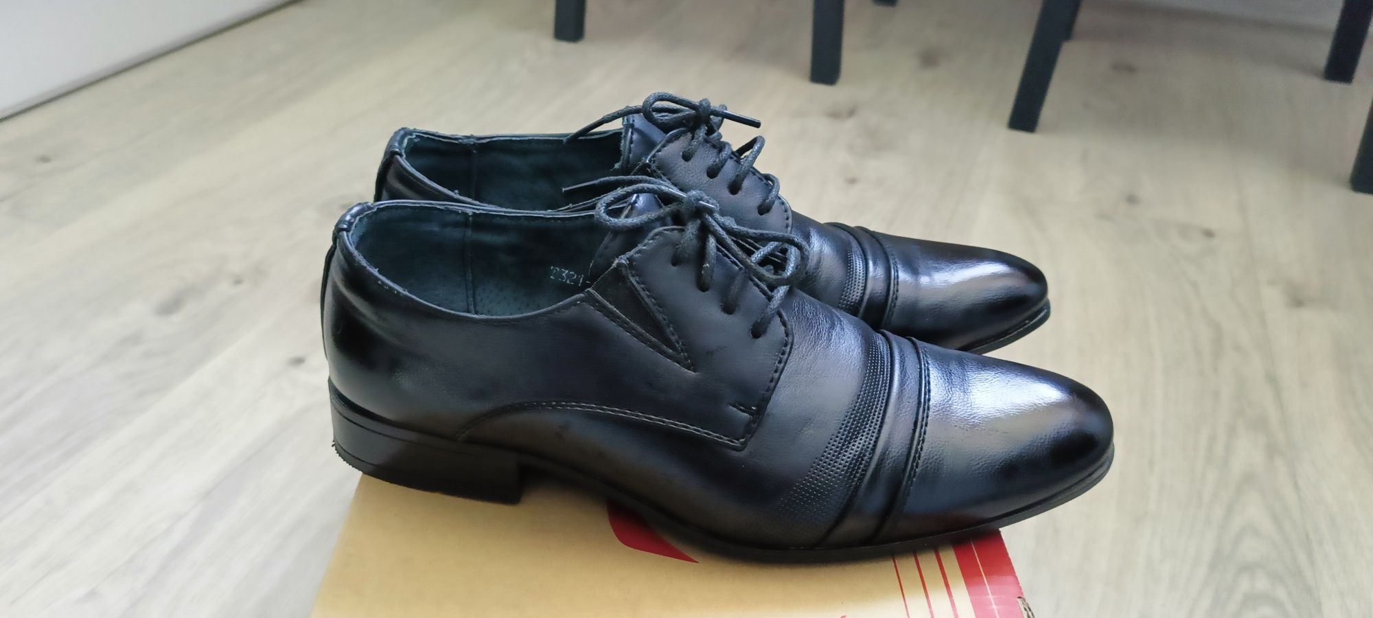Buty chłopięce rozmiar 38