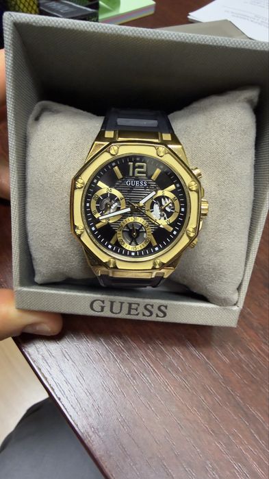 Годинник Guess жіночий