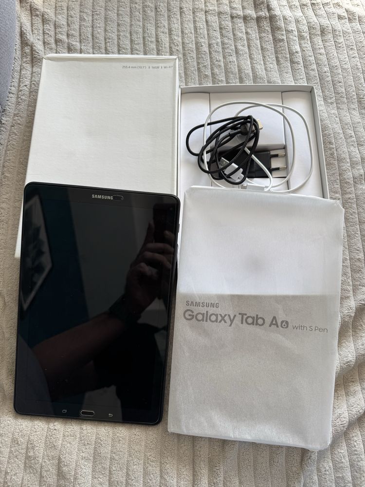 Samsung Tab A6 with S Pen tablet rysik