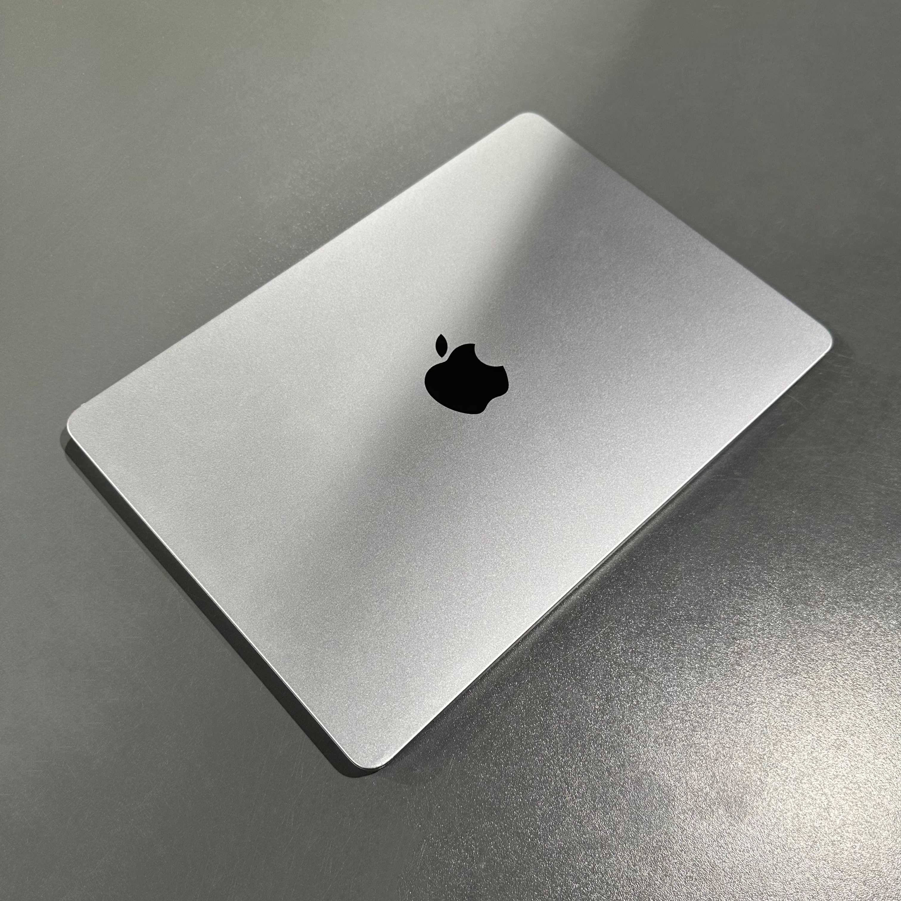 MacBook Air 13" 2022 M2 8GB RAM 256GB SSD АКЦІЯ!