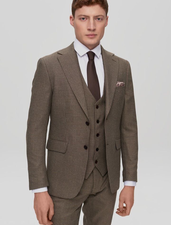 Класичний чоловічій костюм трійка The Suits + Комплект до нього