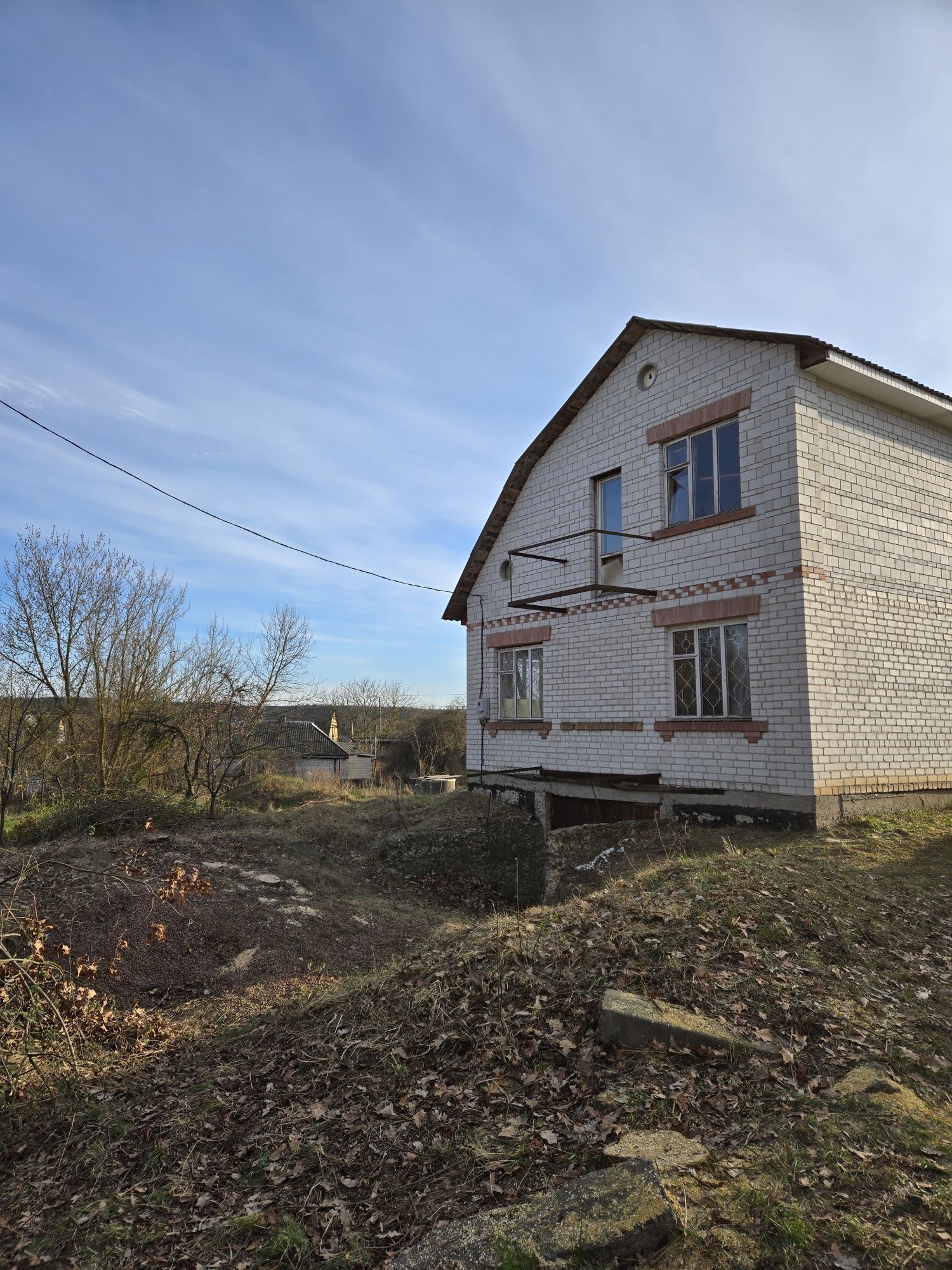 Продам участок з будинком 2х-м
