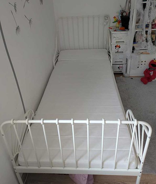 Łóżko młodzieżowe stalowe i komoda z 3 szufladami