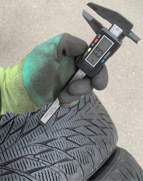 Шини Nokian Hakkapeliitta R2 235/55 R17 пара