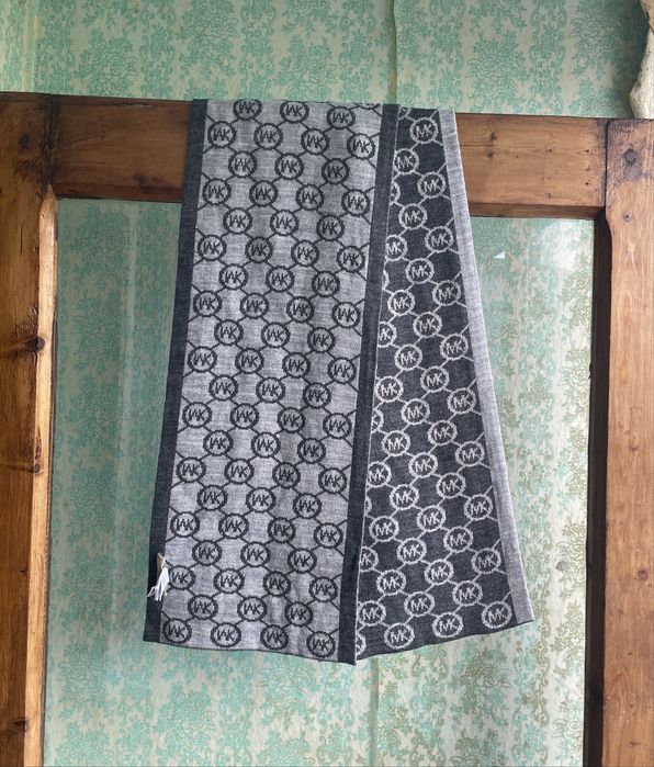 Монограмний шарф Michael Kors