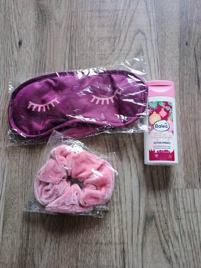 Maska do spania,  gumka do włosów i płyn do kąpieli balea