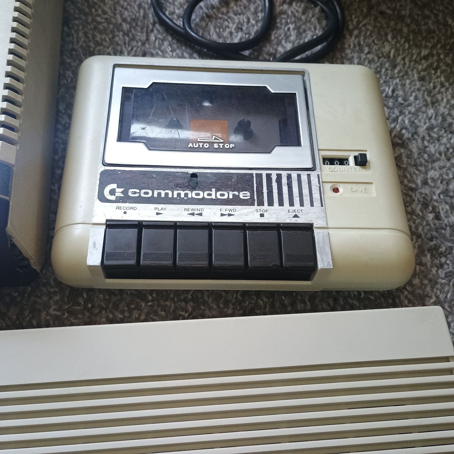 Commodore 64+ magnetofon+ stacja Atari 1050 + commodore plus4