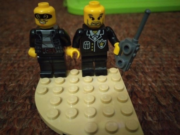 Лего поліцейський і бандит