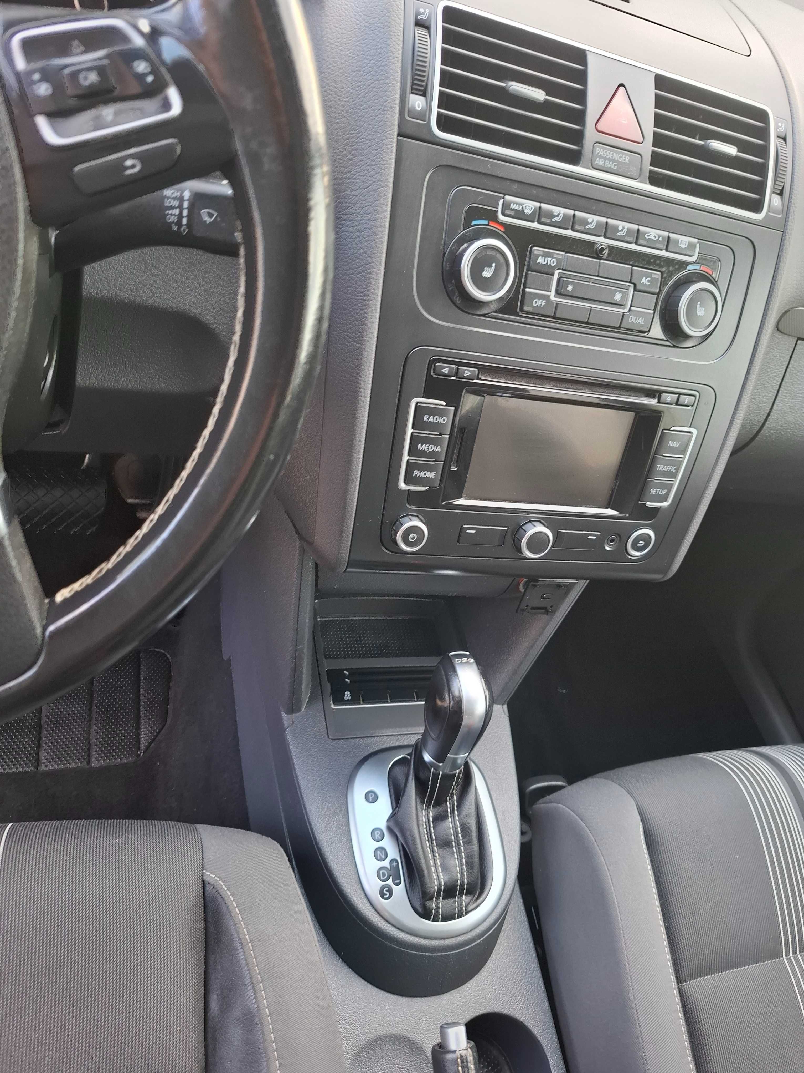 Sprzedam VW TOURAN 2O12 R