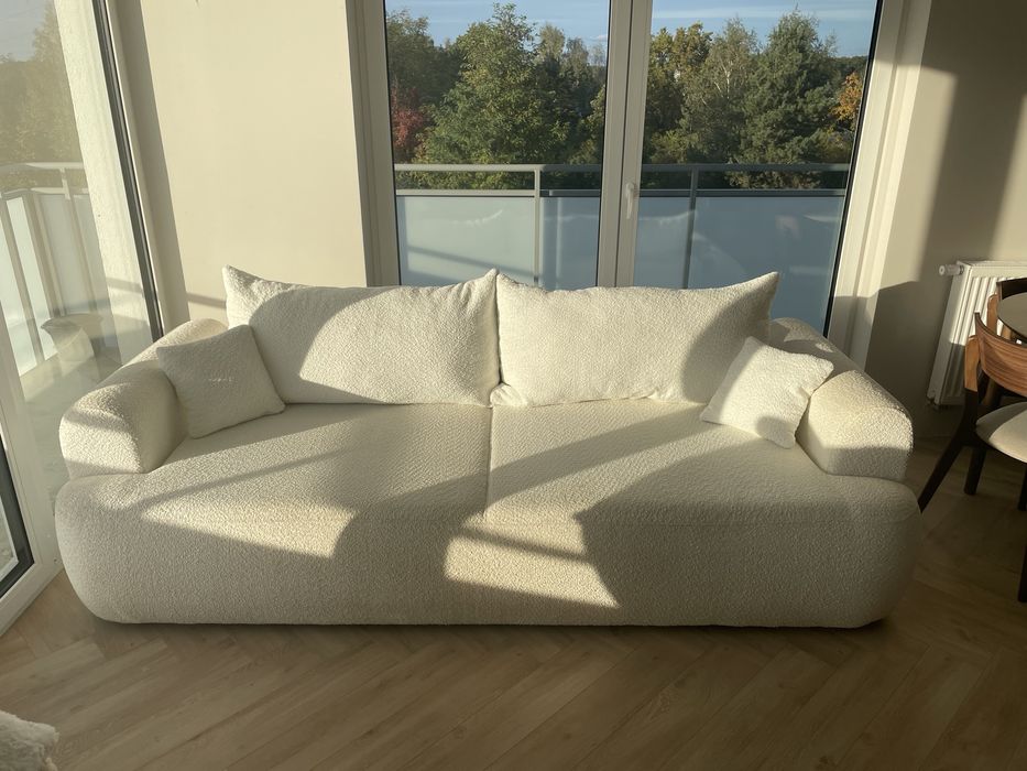 Kanapa rozkładana trzyosobowa Ovo z pojemnikiem kremowa boucle