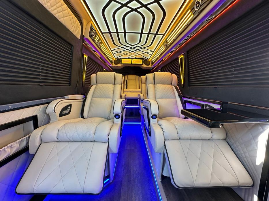 Оренда   мікроавтобусів , автобусів , легкових авто . Трансфер